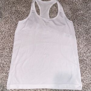white lululemon tank top
